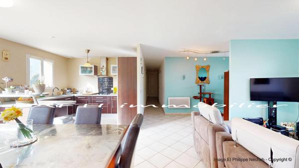 Rosny-sur-Seine : Maison contemporaine 127m2 avec vie de Plain-pied / 5 chambres / jardin clos de 840m2 autour.