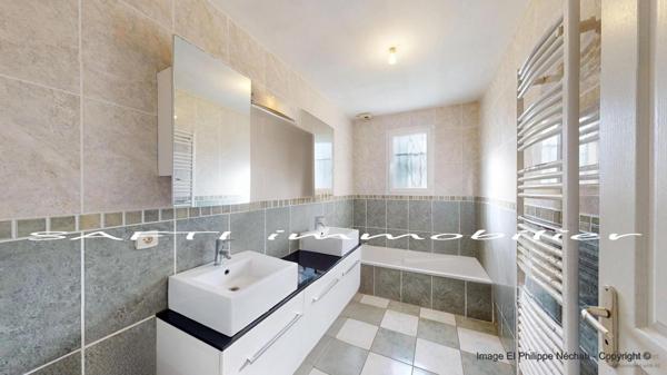 Rosny-sur-Seine : Maison contemporaine 127m2 avec vie de Plain-pied / 5 chambres / jardin clos de 840m2 autour.