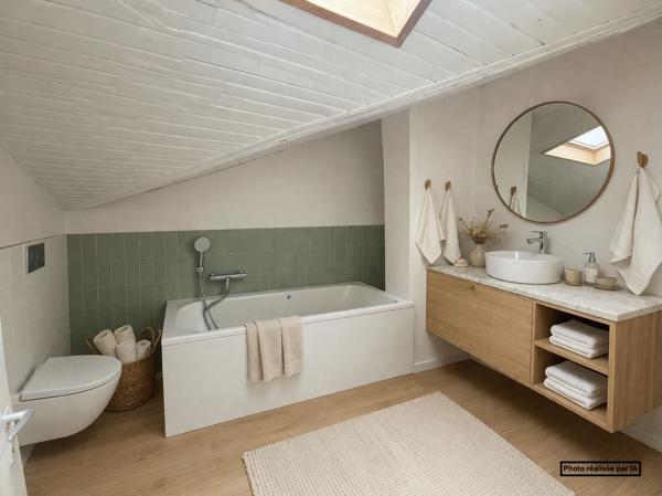 Agen. Appartement de 3 pièces de 59,81m2 située en coeur de ville au 4ème étage. Cet appartement à rénover possède un très bon potentiel avec des multiples possibilités. L'appartement est situé dans résidence calme en impasse il possède également un celli , Agen