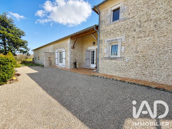 Maison à vendre 8 pièces 278 m² Baignes-Sainte-Radegonde