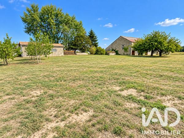 Maison à vendre 8 pièces 278 m² Baignes-Sainte-Radegonde