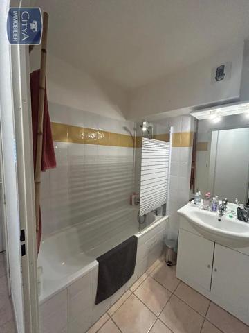 Appartement à louer 3 pièces 64.39m² Saint-Privat-des-Vieux (30340)