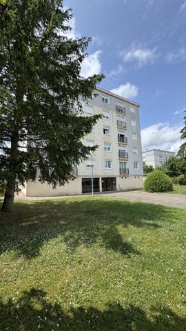 Avallon (89200) À vendre – Spacieux et lumineux appartement avec cave et box fermé – Avallon