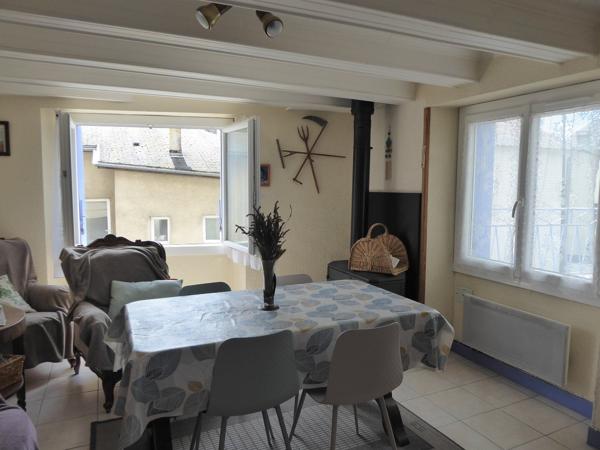 Immeuble Mixte avec Salon de Coiffure Latronquiere