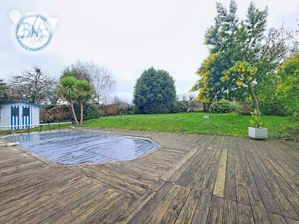 Au Cabellou, l'un des secteurs les plus recherchés de Concarneau, cette maison de caractère dév...