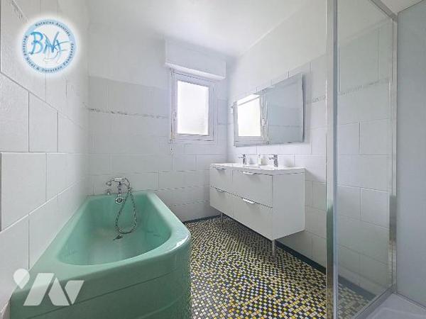 Au Cabellou, l'un des secteurs les plus recherchés de Concarneau, cette maison de caractère dév...