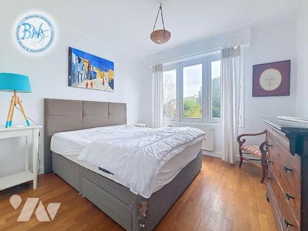 Au Cabellou, l'un des secteurs les plus recherchés de Concarneau, cette maison de caractère dév...