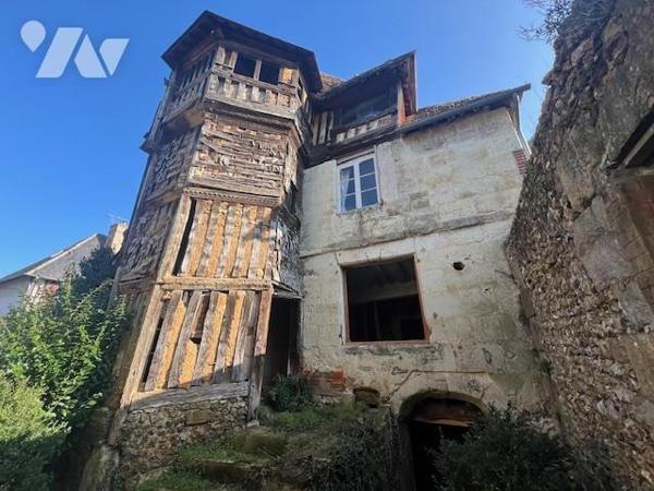 ORBEC CENTRE VILLE JOLIE PROPRIETE DONT PARTIE CLASSEE A RENOVER