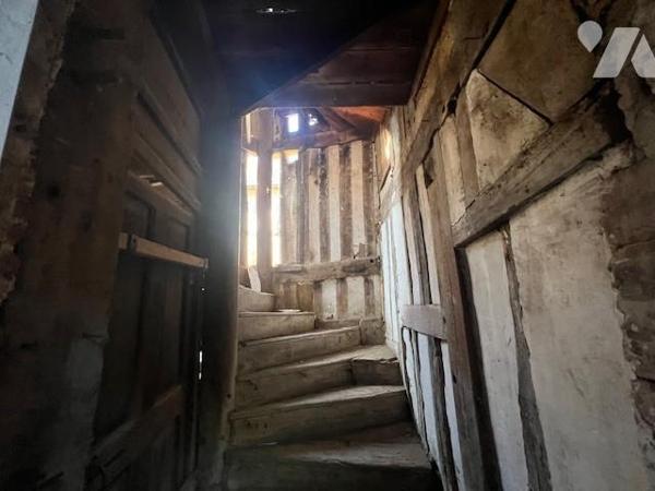 ORBEC CENTRE VILLE JOLIE PROPRIETE DONT PARTIE CLASSEE A RENOVER