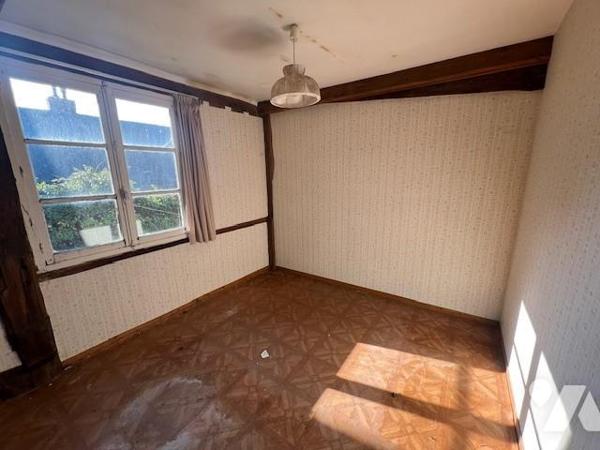 ORBEC CENTRE VILLE JOLIE PROPRIETE DONT PARTIE CLASSEE A RENOVER