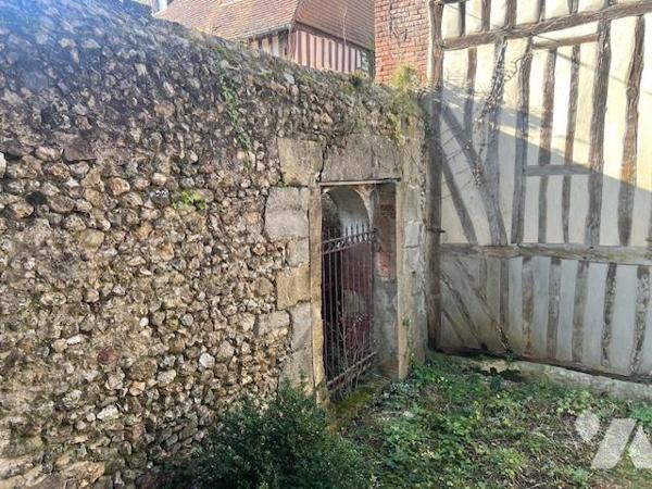 ORBEC CENTRE VILLE JOLIE PROPRIETE DONT PARTIE CLASSEE A RENOVER