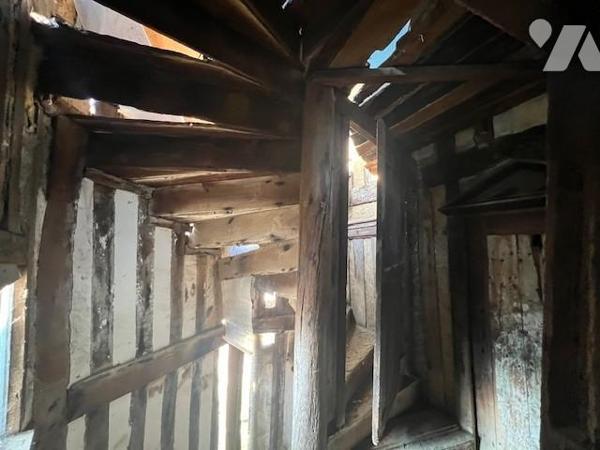 ORBEC CENTRE VILLE JOLIE PROPRIETE DONT PARTIE CLASSEE A RENOVER