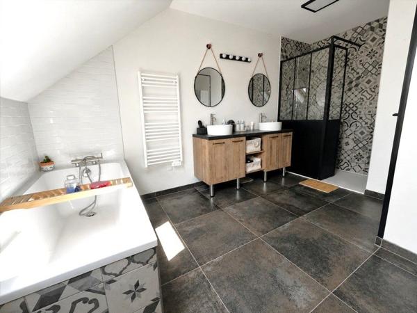 Maison à vendre 187 424 € Saint-Germain-du-Puy 4 p 88 m² DPE C