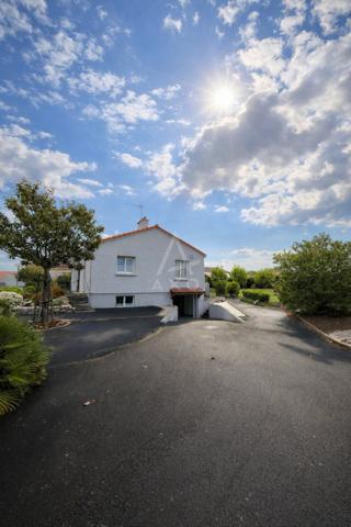 Maison sur sous-sol proche centre et commodités