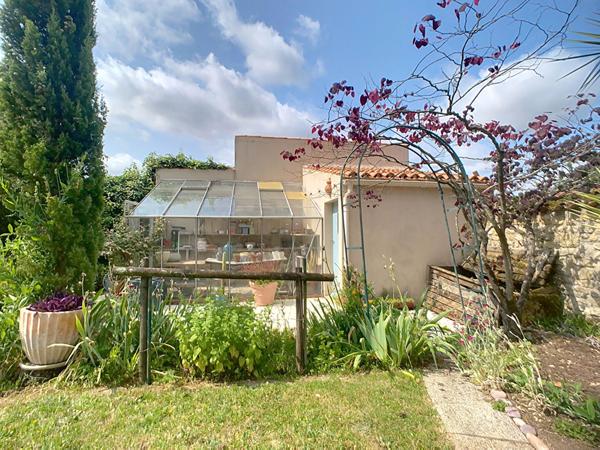 Maison à Vendre en exclusivité, 5 chambres, garage, jardin clos, située à Saint Jean D'hermine, 30 minutes de La Roche Sur Yon, Luçon et Fontenay Le Comte.