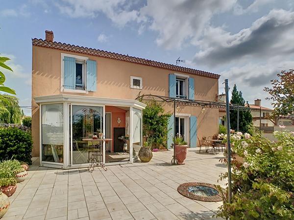 Maison à Vendre en exclusivité, 5 chambres, garage, jardin clos, située à Saint Jean D'hermine, 30 minutes de La Roche Sur Yon, Luçon et Fontenay Le Comte.