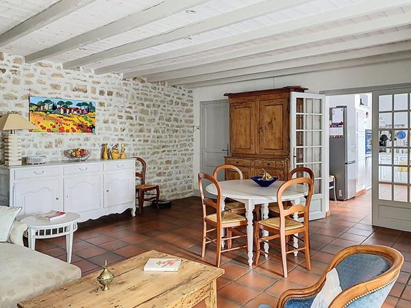 Maison à Vendre en exclusivité, 5 chambres, garage, jardin clos, située à Saint Jean D'hermine, 30 minutes de La Roche Sur Yon, Luçon et Fontenay Le Comte.