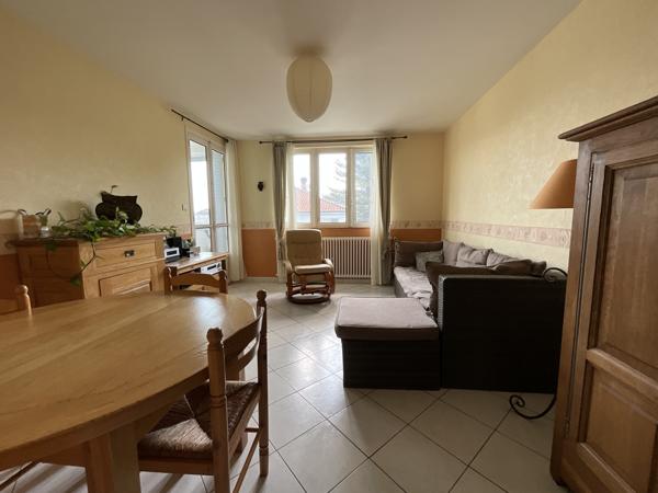 Appartement
         5 pièces
        - 70 m² Exclusivité 115 000 € *