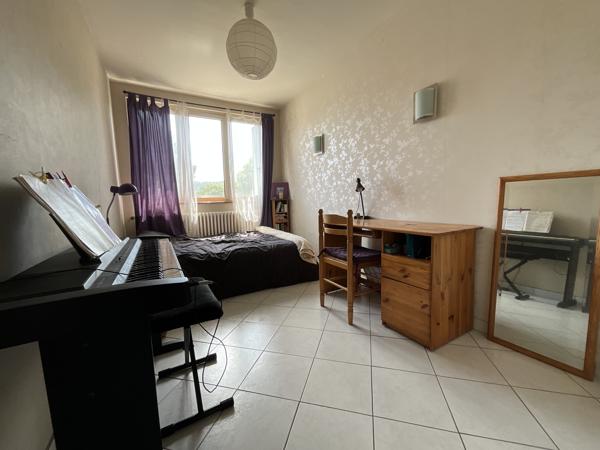 Appartement
         5 pièces
        - 70 m² Exclusivité 115 000 € *