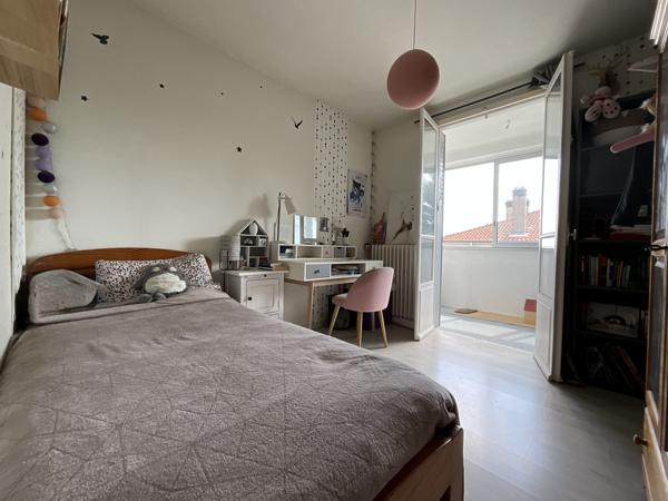 Appartement
         5 pièces
        - 70 m² Exclusivité 115 000 € *