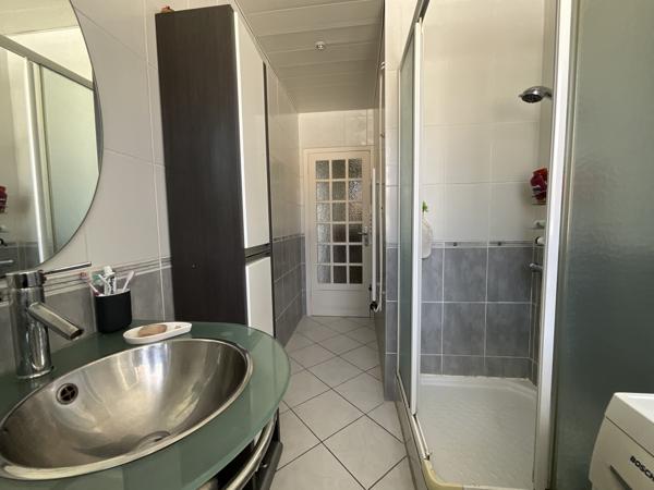 Appartement
         5 pièces
        - 70 m² Exclusivité 115 000 € *