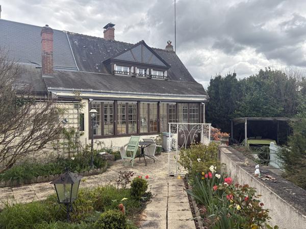 Maison ancienne avec Tourelle-4 Ch-jardin 1080 M-atelier-garage