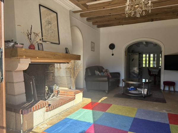 Maison ancienne avec Tourelle-4 Ch-jardin 1080 M-atelier-garage