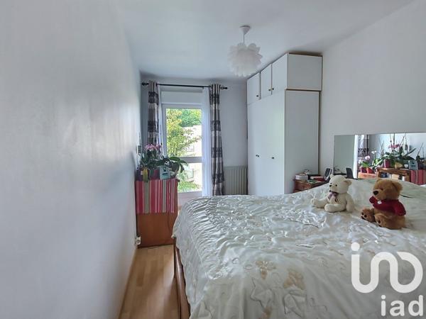 Appartement 3 pièces de 77 m² à Évry (91000)
