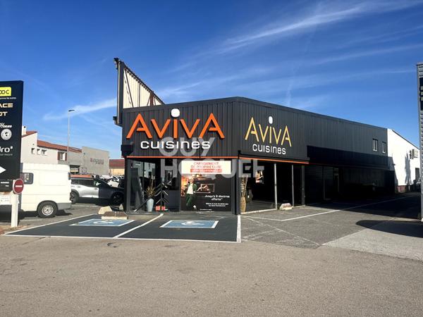 Local pour activité ou stockage avec bureaux