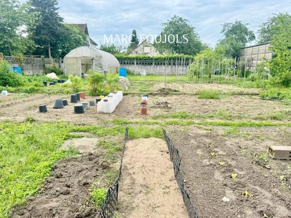 Maison Belle Époque de 182 m² habitable sur un terrain de1863 m² avec dépendances, piscine chauffée, potager et garages couverts