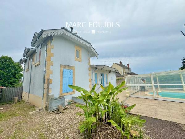 Maison Belle Époque de 182 m² habitable sur un terrain de1863 m² avec dépendances, piscine chauffée, potager et garages couverts