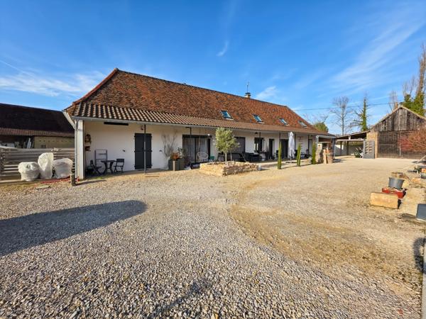Ferme bressane rénovée à Louhans – 14 pièces, 192 m² avec espace indépendant idéal Airbnb  (71)