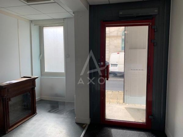 CHALAIS CENTRE - LOCAL COMMERCIAL - BUREAU