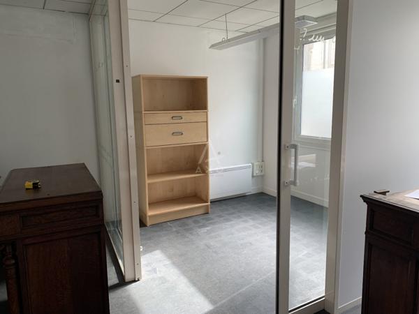 CHALAIS CENTRE - LOCAL COMMERCIAL - BUREAU