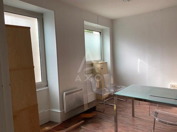 CHALAIS CENTRE - LOCAL COMMERCIAL - BUREAU