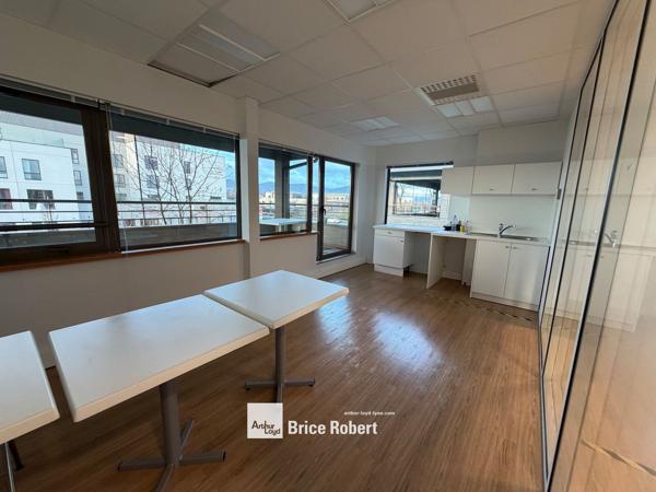 Bureaux à vendre ou à louer Marcy l'Etoile terrasse et grande luminosité