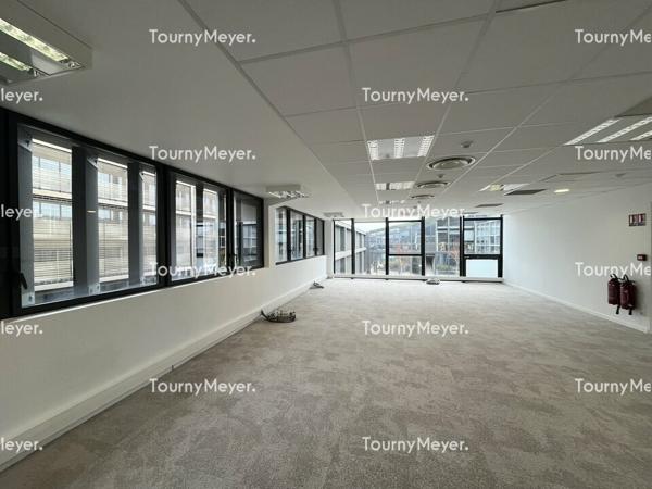 À LOUER BUREAUX RENOVES - BASSINS A FLOT BORDEAUX