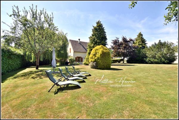 Majestueuse maison 6 chambres, 3 salles de bains/douche, 3 WC, bureau, salon TV, garage