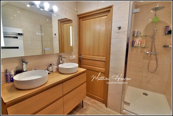 Majestueuse maison 6 chambres, 3 salles de bains/douche, 3 WC, bureau, salon TV, garage