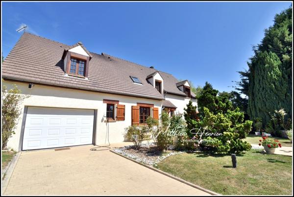 Majestueuse maison 6 chambres, 3 salles de bains/douche, 3 WC, bureau, salon TV, garage