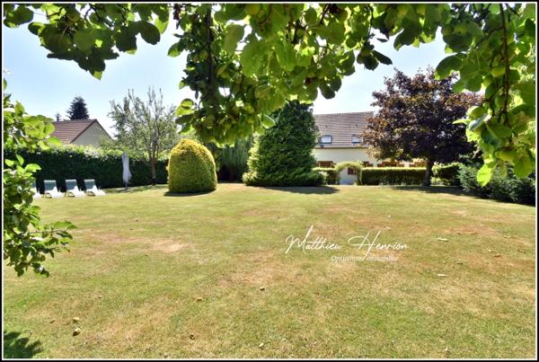 Majestueuse maison 6 chambres, 3 salles de bains/douche, 3 WC, bureau, salon TV, garage