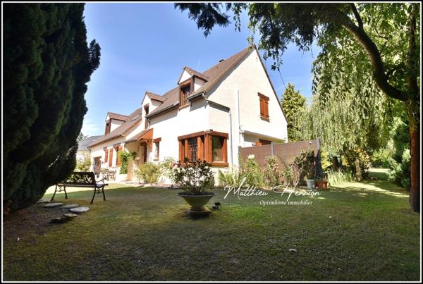 Majestueuse maison 6 chambres, 3 salles de bains/douche, 3 WC, bureau, salon TV, garage