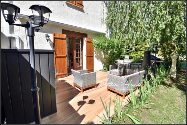 Majestueuse maison 6 chambres, 3 salles de bains/douche, 3 WC, bureau, salon TV, garage