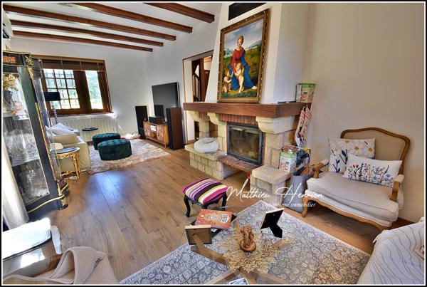 Majestueuse maison 6 chambres, 3 salles de bains/douche, 3 WC, bureau, salon TV, garage