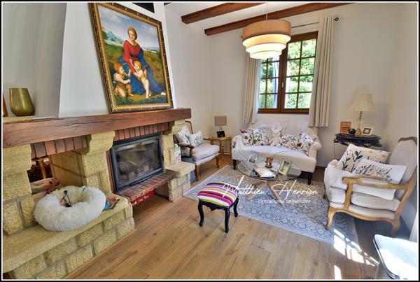 Majestueuse maison 6 chambres, 3 salles de bains/douche, 3 WC, bureau, salon TV, garage