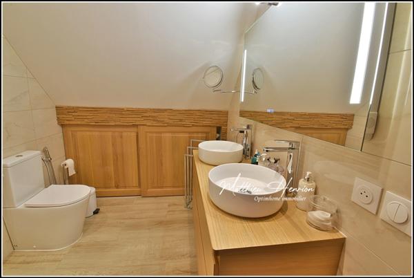 Majestueuse maison 6 chambres, 3 salles de bains/douche, 3 WC, bureau, salon TV, garage