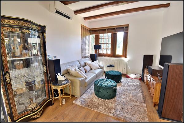 Majestueuse maison 6 chambres, 3 salles de bains/douche, 3 WC, bureau, salon TV, garage