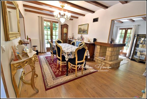 Majestueuse maison 6 chambres, 3 salles de bains/douche, 3 WC, bureau, salon TV, garage