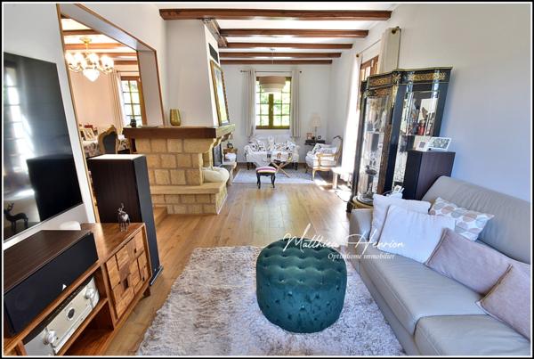 Majestueuse maison 6 chambres, 3 salles de bains/douche, 3 WC, bureau, salon TV, garage