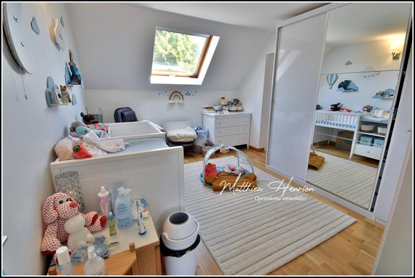 Majestueuse maison 6 chambres, 3 salles de bains/douche, 3 WC, bureau, salon TV, garage